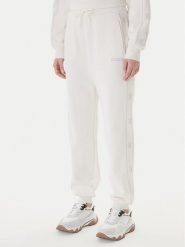 Guess Spodnie dresowe V5BB23 KCX22 Biały Regular Fit. Białe spodnie dresowe Guess, xs, z aplikacjami, z dresówki. Za 479.99 zł.