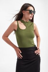Top GESTUZ. Topy Gestuz, xl, bez wzorów, bez kołnierzyka, bez ramiączek. W wyprzedaży za 156.87 zł.