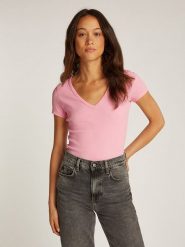 TOMMY JEANS Koszulka w kolorze jasnoróżowym rozmiar: XL. Różowe bluzki Tommy Jeans, xl, bez wzorów, z jeansu, bez kołnierzyka, bez ramiączek. Za 136.13 zł.