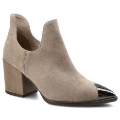 Brązowe Botki Karino Damskie Stylowe Buty Jesienne. Brązowe botki Karino, na jesień, bez wzorów, ze skóry, bez obcasa, bez zapięcia. Za 260.00 zł.