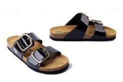 DR. BRINKMANN 700717-01 schwarz, klapki damskie. Czarne klapki Dr. Brinkmann, bez wzorów, bez obcasa. Za 216.93 zł.