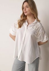 Biała Nietoperzowa Koszula z Wiskozy z Haftem i Podpinanymi Rękawami Jilyla. Białe koszule Born2be, l, z aplikacjami, z materiału, biznesowe, bez kołnierzyka, bez ramiączek. Za 89.99 zł.