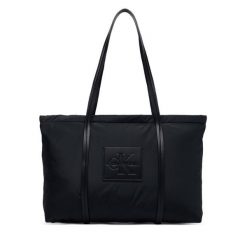 Torebka Calvin Klein. Czarne shopper Calvin Klein, bez wzorów, bez dodatków. Za 449.99 zł.