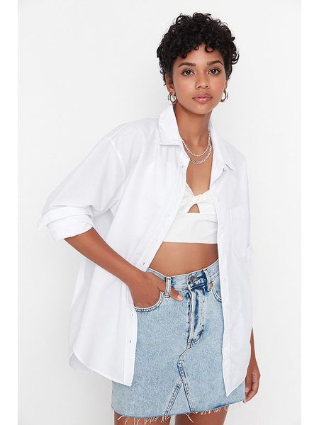 Trendyol Koszula w kolorze białym rozmiar: 42. Białe koszule Trendyol, bez wzorów, z asymetrycznym kołnierzem, bez ramiączek. Za 61.17 zł.