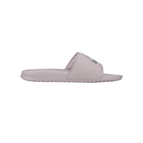 Klapki damskie Nike Benassi Jdi. Czerwone klapki Nike, bez wzorów, z dzianiny, bez obcasa. Za 232.00 zł.