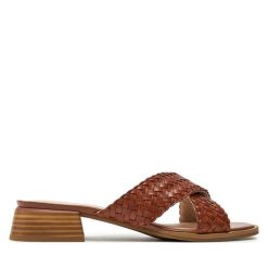 Klapki Caprice. Brązowe klapki Caprice, bez wzorów, bez obcasa. Za 219.99 zł.