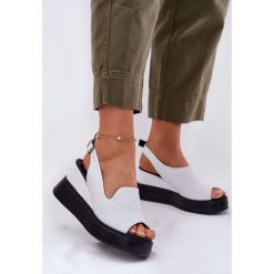 Skórzane Damskie Sandały Na Koturnie Artiker 52C0483 Białe. Białe sandały bez wzorów, ze skóry, eleganckie, bez obcasa, na koturnie, bez zapięcia. Za 365.12 zł.