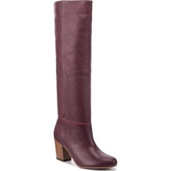 Kozaki L37 - Super Nova SS67 Bordowy. Czerwone kozaki L37, ze skóry, przed kolano, bez obcasa, na obcasie, bez zapięcia. W wyprzedaży za 529.00 zł.