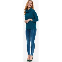 BLUZA Z DZIANINY STRUKTURALNEJ Z OBSZERNYM GOLFEM. Niebieskie bluzy TOP SECRET, na lato, bez wzorów, z dzianiny, bez kaptura. W wyprzedaży za 29.99 zł.