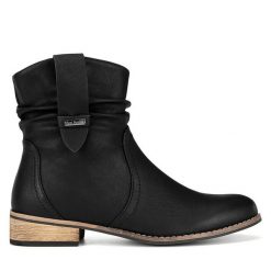 Botki Clara Barson. Czarne botki Clara Barson, bez wzorów, bez obcasa, na płaskiej podeszwie, bez zapięcia. Za 149.99 zł.