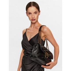 Torebka PINKO. Czarne torebki klasyczne Pinko, bez wzorów, bez dodatków. Za 1,779.00 zł.