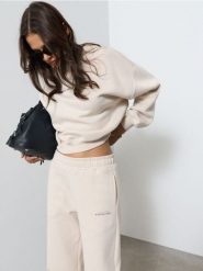 Bluza hoodie z napisem - beżowy. Brązowe bluzy sportowe Sinsay, l, bez wzorów, bez kaptura. Za 39.99 zł.
