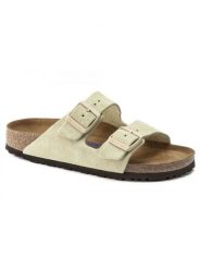 Birkenstock Skórzane klapki "Arizona" w kolorze beżowym rozmiar: 42. Brązowe klapki Birkenstock, bez wzorów, ze skóry, z otwartym noskiem, bez obcasa. Za 410.94 zł.