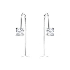 Kolczyki z kryształami Swarovski. Białe kolczyki SWAROVSKI, z kryształem. W wyprzedaży za 229.95 zł.