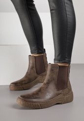 Brązowe Botki Sztyblety na Ozdobnie Żłobionej Podeszwie Ezisane. Brązowe botki Born2be, bez wzorów, z jeansu, bez obcasa, na płaskiej podeszwie, bez zapięcia. Za 129.99 zł.