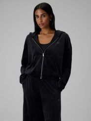 4F Bluza welurowa regular bez kaptura damska - czarna L. Czarne bluzy 4f, l, bez wzorów, z weluru, bez kaptura. Za 169.99 zł.