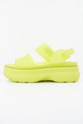 Buty CROCS 212651C Żółty. Żółte trekkingi Crocs, z gumy, trekkingowe. Za 289.99 zł.