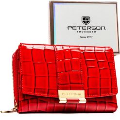 Portfel damski wykonany ze skóry ekologicznej w czerwonym kolorze z tłoczonym wzorem krokodylej skóry - Peterson. Czerwone portfele Peterson, bez wzorów, ze skóry ekologicznej. Za 99.99 zł.