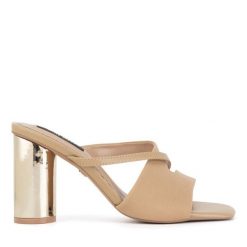 Klapki Nine West. Brązowe klapki Nine West, bez wzorów, bez obcasa. Za 199.99 zł.