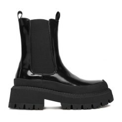 Botki DeeZee. Czarne botki DeeZee, bez wzorów, bez obcasa, na płaskiej podeszwie, bez zapięcia. Za 189.99 zł.