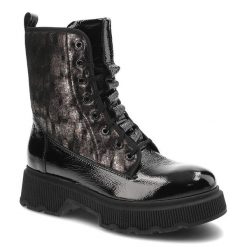 Trapery damskie Clasicco, naturalna skóra lakierowana z dodatkiem materiału filcowa wkładka ocieplane wnętrze, czarne, 2260-01AM-W2. Czarne botki Clasicco, bez wzorów, z lakierowanej skóry, bez obcasa, bez zapięcia. Za 389.00 zł.