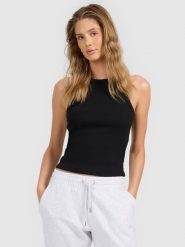 4F Top slim z prążkowanej dzianiny damski - czarny S. Czarne topy 4f, l, bez wzorów, z dzianiny, bez kołnierzyka, bez ramiączek. Za 49.99 zł.