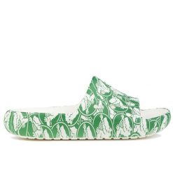 Klapki unisex na basen Crocs CLASSIC DUKE PRINT SLIDE. Białe klapki Crocs, bez wzorów, bez obcasa. W wyprzedaży za 138.00 zł.
