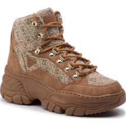 Trapery GUESS - Bahaa FL7BAH ESU12 TAN. Brązowe trapery i śniegowce Guess, z materiału. Za 549.00 zł.