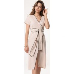Beżowa Sukienka Make The Scene. Brązowe sukienki Born2be, l, bez wzorów, eleganckie, bez kołnierzyka, bez ramiączek, midi, kopertowe. Za 59.99 zł.