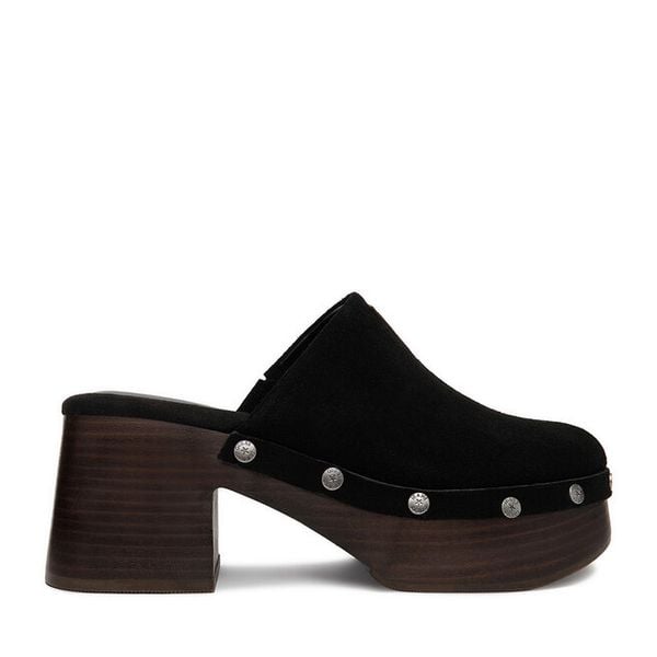 Klapki Guess Jeans. Czarne klapki Guess Jeans, z aplikacjami, z jeansu, bez obcasa. Za 359.99 zł.