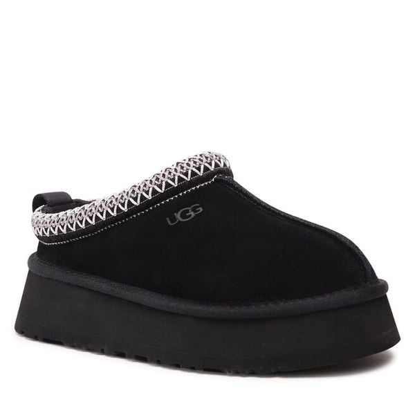 Śniegowce Ugg. Czarne trapery i śniegowce UGG. Za 599.99 zł.