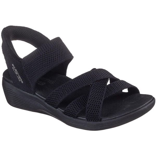Sandały damskie Skechers Arya Cooling Off. Czarne sandały Skechers, bez wzorów, z tkaniny, sportowe, bez obcasa, bez zapięcia. Za 390.00 zł.