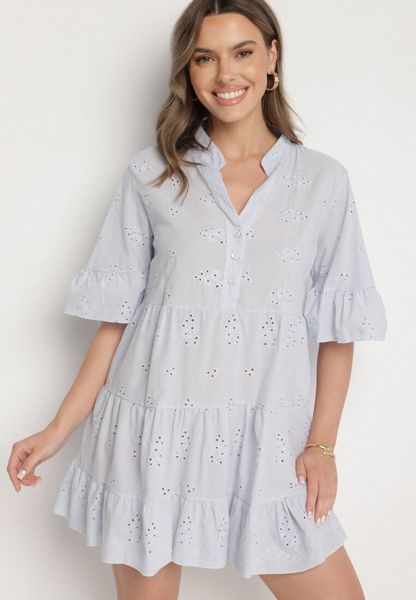 Jasnoniebieska Bawełniana Sukienka z Haftowanej Tkaniny o Koszulowym Kroju z Falbanami Filidwena. Niebieskie sukienki Born2be, na co dzień, na lato, l, z aplikacjami, z bawełny, boho, bez kołnierzyka, bez ramiączek, koszulowe. Za 69.99 zł.