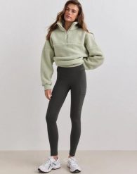 Damskie legginsy ocieplane z kieszeniami ciemnobluszczowe. Zielone legginsy AIM'N, l, bez wzorów, z elastanu, z podwyższonym stanem, długie. Za 387.00 zł.