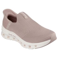 Kapcie SKECHERS GLIDE STEP PRO SLIP-INS Jasnobrązowy. Brązowe obuwie domowe Skechers, bez wzorów, z tkaniny, bez zapięcia. Za 359.99 zł.