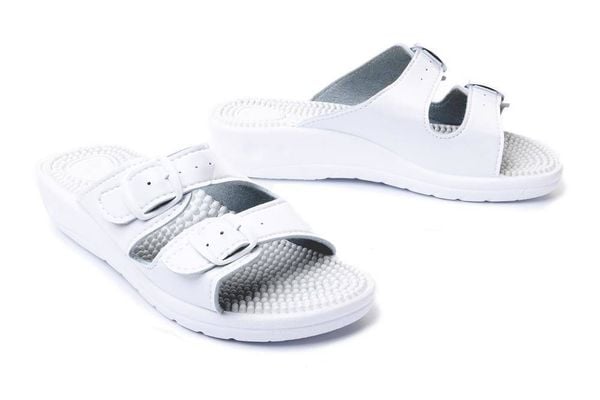 SANITAL FLEX KF-02 biały, klapki profilaktyczne damskie. Białe klapki Sanital-Flex, bez wzorów, bez obcasa. Za 96.90 zł.
