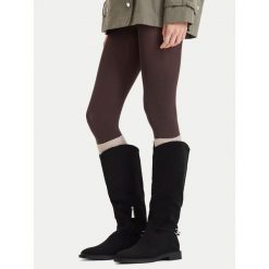 Kozaki Beverly Hills Polo Club. Czarne kozaki Beverly Hills Polo Club, bez obcasa, na płaskiej podeszwie, bez zapięcia. Za 299.99 zł.