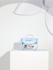 Transparentna kosmetyczka Hello Kitty and Friends - błękitny. Niebieskie kufry i kosmetyczki Sinsay, bez wzorów, bez dodatków. Za 29.99 zł.