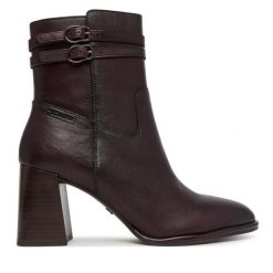 Botki Tamaris. Czerwone botki Tamaris, bez wzorów, bez obcasa, na słupku, bez zapięcia. Za 539.99 zł.