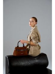 Vince Camuto Torebka "Vittoria Mini" w kolorze jasnobrązowym - 29 x 14 x 18,5 cm rozmiar: onesize. Brązowe torby na ramię Vince Camuto, bez wzorów, z materiału, przez ramię, bez dodatków. Za 154.43 zł.