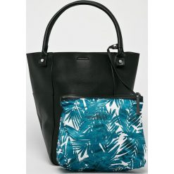 Pieces - Torebka. Czarne torby na ramię Pieces, bez wzorów, z materiału, casualowe, do ręki, duże, bez dodatków. W wyprzedaży za 139.90 zł.