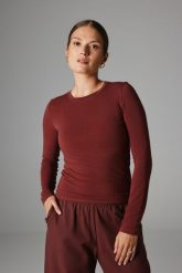 BLUZKA SUZIE MARSALA L - Flawless. Brązowe bluzki Flawless, l, bez wzorów, z materiału, klasyczne, bez kołnierzyka, bez ramiączek. Za 265.00 zł.