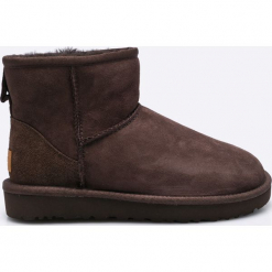 UGG - Buty Mini II. Brązowe botki UGG, bez wzorów, z futra, bez obcasa, na obcasie, bez zapięcia. Za 749.90 zł.