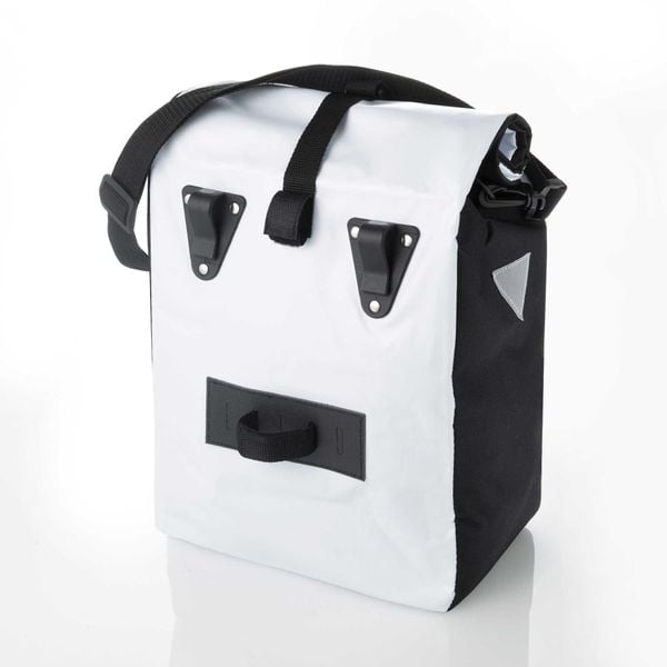 Torba rowerowa na bagażnik Profex Kurierka 15 L biała. Białe torby na ramię PROFEX, bez wzorów, z materiału, na ramię, duże, bez dodatków. Za 49.99 zł.