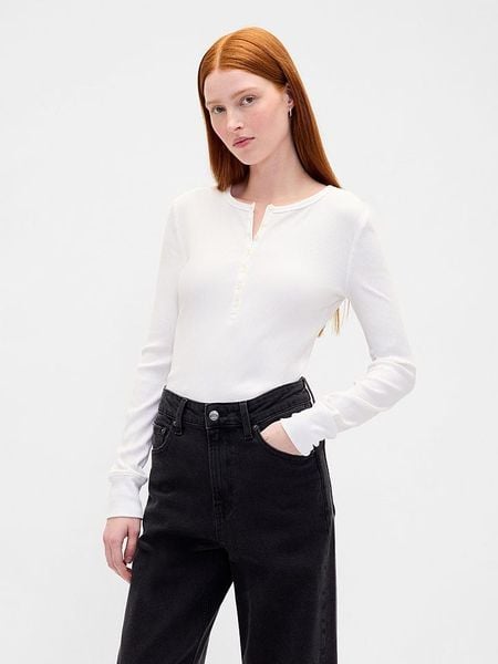 GAP Koszulka w kolorze białym rozmiar: L. Białe bluzki GAP, l, bez wzorów, bez kołnierzyka, bez ramiączek. Za 83.03 zł.