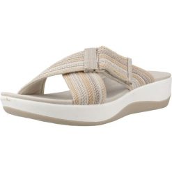Sandały CLARKS 26176959C Beżowy. Brązowe sandały Clarks, bez wzorów, z tkaniny, bez obcasa, bez zapięcia. Za 132.99 zł.