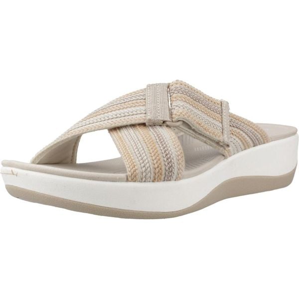 Sandały CLARKS 26176959C Beżowy. Brązowe sandały Clarks, bez wzorów, z tkaniny, bez obcasa, bez zapięcia. Za 132.99 zł.