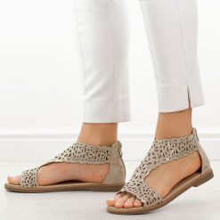 Złote sandały damskie M.Daszyński 24148-2 26. Żółte sandały M.Daszyński, bez wzorów, z jeansu, eleganckie, bez obcasa, na płaskiej podeszwie, bez zapięcia. Za 169.00 zł.