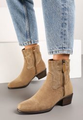 Ciemnobeżowe Botki na Obcasie w Stylu Kowbojek z Ozdobnym Suwakiem Reathirae. Brązowe botki Born2be, bez wzorów, bez obcasa, na obcasie, bez zapięcia. Za 139.99 zł.