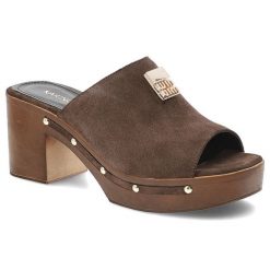 Klapki damskie Karino, ze skóry naturalnej zamszowej wysoki obcas platforma ozdobna aplikacja styl retro, brązowe, 5898/015-P. Brązowe klapki Karino, z aplikacjami, ze skóry, bez obcasa, na obcasie. Za 509.00 zł.